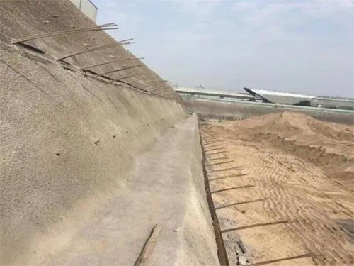 阿勒泰河道边坡加固
